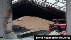 Зруйнований силос, після неодноразового обстрілу під час вторгнення Росії в Україну, в Донецькій області, Україна, 31 травня 2022 року. REUTERS/Сергій Нужненко