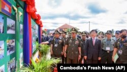 中国驻柬埔寨大使王文天和柬国防部长及军方其他高级官员共同主持云壤基地扩建破土动工仪式。(2022年6月8日)