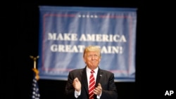 川普抵达亚利桑那州凤凰城会议中心(2017年8月22日)