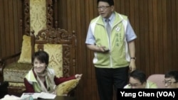 抓拍组图:汤圆送到立法院