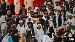 资料照片:塔利班谈判代表在卡塔尔首都参加与美国谈判代表的签约仪式(2020年2月29日)