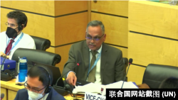 联合国人权事务委员会委员克里斯托弗·阿里夫·布尔坎(Christopher Arif Bulkan)向香港特区政府代表团提问,2022年7月7日(联合国网站截图)