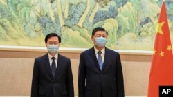 资料照:中国领导人习近平在北京会见新当选的香港特首李家超。(2022年5月30日)