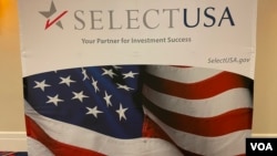 “选择美国”投资峰会招牌(美国之音徐宁拍摄)