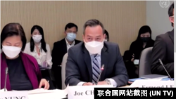 香港特区政府警务处副处长周一鸣在联合国人权事务委员会审议会议上作答,2022年7月8日。(联合国网站截图)