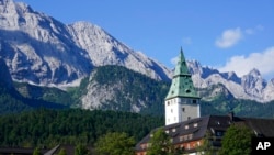 坐落在德国埃尔茂幽寂山脚下的艾尔茂豪华城堡酒店。2022年6月26日,美国总统拜登以及其他七国集团国家领袖在这里召开年度峰会。-美联社照片