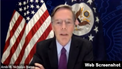 美国驻华大使伯恩斯(Nicholas Burns) 在布鲁金斯学会的一场视频会上谈论美中关系 (会议视频截图,2022年6月16日)