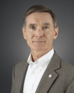 美国海军研究所《议事录》杂志期刊(Proceedings)主编比尔·汉布利特(Bill Hamblet)(照片来源:研究所网站)