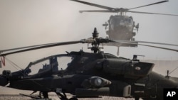 资料照片:叙利亚东部一处美军基地的直升机。(2019年11月11日)