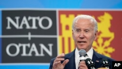 Tổng thống Mỹ Joe Biden họp báo vào ngày cuối cùng của hội nghị thượng đỉnh NATO tại Madrid, 30/6/2022.