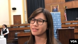 太阳花学运纪录片“我们的青春,在台湾”导演傅榆2019年5月22日在美国国会山播映会上受访 (美国之音锺辰芳拍摄)