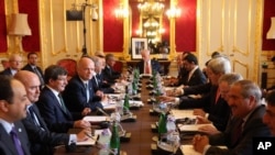 来自11个国家的外交官10月22日与叙利亚反对派成员举行会晤