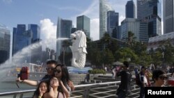 鱼尾狮喷泉是新加坡著名地标之一。(资料照片)