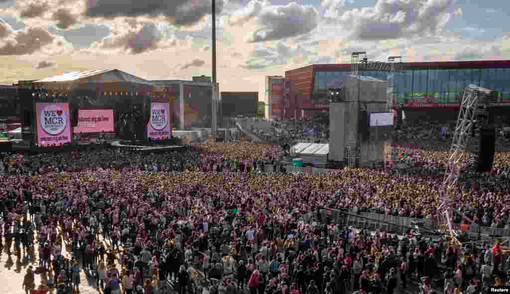 在英国伦敦遭到恐怖袭击的一天后,5万观众和不少歌星参加了在英国曼彻斯特举行的慈善音乐会《同一个爱·曼彻斯特》(2017年6月4日)。舞台两侧的标语是“我们爱曼彻斯特紧急救助基金”。演唱会的利润将捐给曼彻斯特紧急救助基金和英国红十字会。