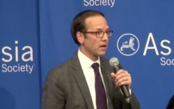 资料照片:欧亚集团亚洲事务执行董事 麦艾文(美国之音章真拍摄)