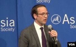 麦艾文,欧亚集团亚洲事务执行董事 (美国之音章真拍摄)