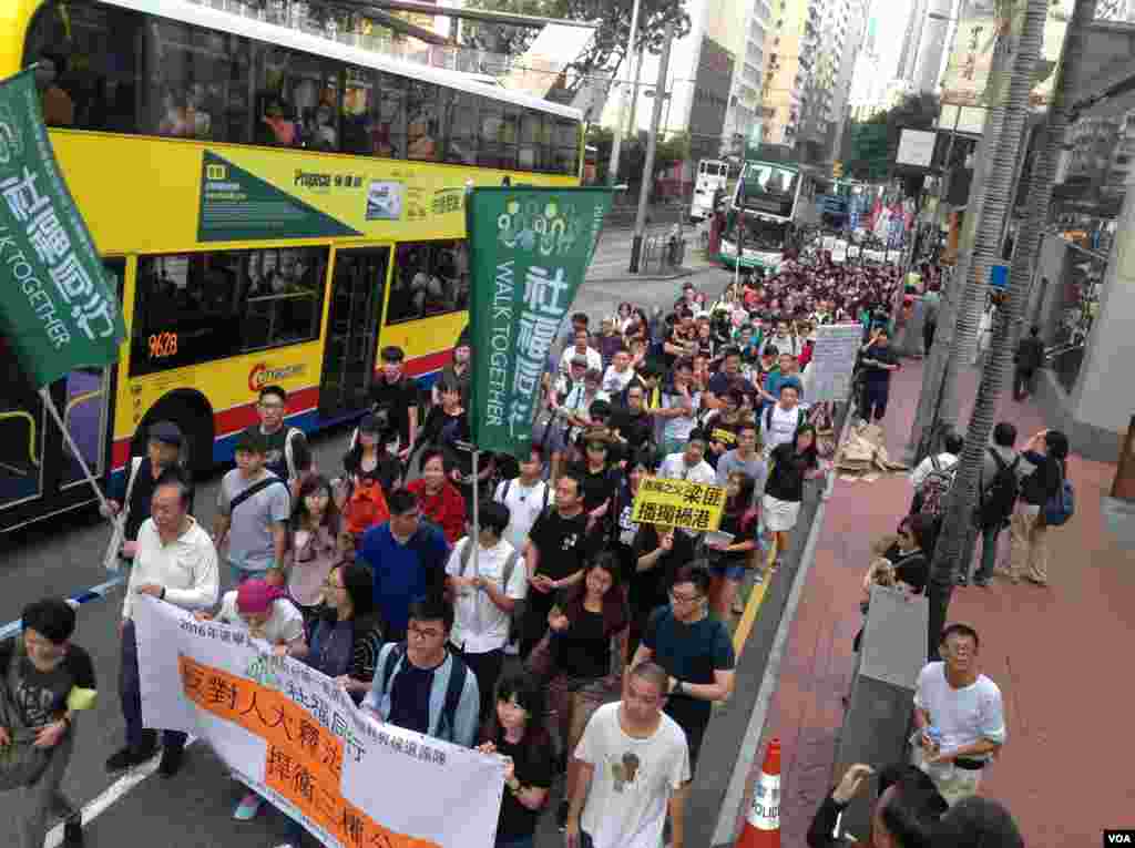 香港民阵发起反释法大游行(美国之音海彦拍摄)