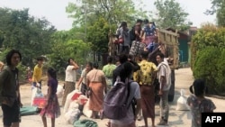 ကချင်ပြည်နယ် ဗန်းမော်ကို ရောက်လာတဲ့ စစ်ရှောင်များ။ မေလ ၂၀၊ ၂၀၂၁။ ဓာတ်ပုံ - AFP PHOTO / KACHINWAVES