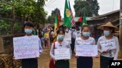 ကချင်ပြည်နယ် ဖားကန့်မြို့က ပညာရေး သပိတ်စစ်ကြောင်း။ (ဓာတ်ပုံ - KACHINWAVES via AFP - မေ ၀၅၊ ၂၀၂၁)