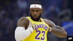 资料照:美国职业篮球NBA超级明星勒布朗·詹姆斯