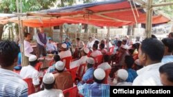 ကုလမဟာမင်းကြီးFillippo Grandi က ဘူးသီးတောင်မြို့နယ်ရှိ ဒေသခံများနှင့်တွေ့ဆုံ (moi)