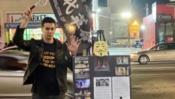 2020年2月15日,特雷弗·克莱因在好莱坞星光大道上举行纪念李文亮的活动。