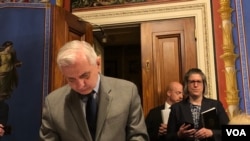 参议员里德2019年5月8日参与国防预算听证会(美国之音黎堡)