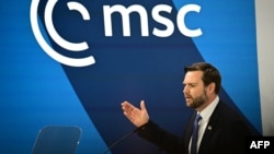 2025年2月14日,美国副总统万斯在德国南部慕尼黑举行的第61届慕尼黑安全会议上发表讲话。