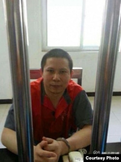 2013年7月下旬被拘留的许志永 (图片来自刘卫国的推特)