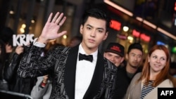 资料照:中国知名艺人吴亦凡在洛杉矶出席一部电影的首映式。(2017年1月19日)