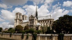 ပါရီမြို့တော် ရှေးဟောင်း Notre Dame ဘုရားကျောင်းမီးအပျက်အစီးကြီးမား ပါရီမြို့တော် ရှေးဟောင်း Notre Dame ဘုရားကျောင်းမီးအပျက်အစီးကြီးမား