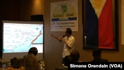 受菲律宾管辖的卡拉延市市长比托-奥农在一次筹款会上为在有争议的南中国海菲律宾声称拥有主权的卡拉延群岛设立经济区的设想争取支持。(2015年8月23日)