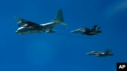 美国海军陆战队军机在日本海岸线相撞