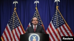 အလုပ်သမား ဝန်ကြီး Alexander Acosta