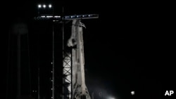 在佛罗里达州肯尼迪航天中心,美国航空航天局和SpaceX推迟了原定于周一向国际空间站发送4名成员的计划。(2023年2月27日)