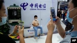 资料照片:中国联通在北京国际贸易展览会中的展台(2021年9月5日)