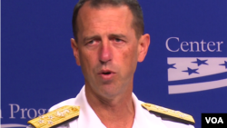 美国海军作战部长理查森上将2016年9月12日在美国策进中心讲话 (美国之音黎堡摄)