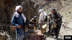 Taliban တပ်ဖွဲ့ဝင်တချို့ (ဓာတ်ပုံ - VOA)