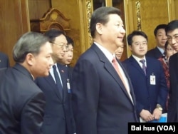 习近平2013年3月访俄时在下议院国家杜马。彭丽媛当时访问了亚历山大红旗歌舞团,但不对外公开。