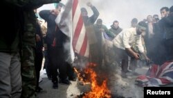 示威者在德黑兰抗议伊朗圣城军指挥官苏莱曼尼被炸死(2020年1月3日)