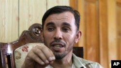 资料照:坎大哈警察总监阿卜杜拉·拉齐克将军接受美联社采访。(2016年8月4日)