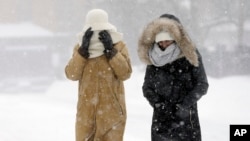 <p class="caption"><font><font>2017年2月21日,三歲的熊貓“寶寶”在華盛頓的美國國家動物園享受她在這裡的最後一個早晨。</font><font>她沒有離愁,不知道自己即將告別故鄉,飛越太平洋,一去不返。</font><font>動物園工作人員和遊客依依惜別,有人出言哽咽。</font></font></p>