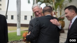 马蒂斯2018年5月29日在夏威夷会见印度尼西亚防长(美国国防部)