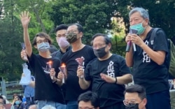 前支联会主席李卓人(右起)、前副主席何俊仁、前秘书蔡耀昌、前民阵副召集人陈浩桓等26名民主派人士,因2020年六四烛光集会,被控煽惑非法集结等罪名,是31年来首次有民主派人士 因六四烛光集会被检控煽惑非法集结,他们全部认罪 (美国之音/汤惠芸)