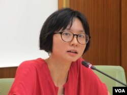 台湾人权促进会秘书长邱伊翎。(美国之音张永泰拍摄)