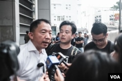 香港民主党主席胡志伟接受媒体采访(2019年9月17日,美国之音鸣笛拍摄)