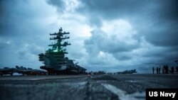 在南中国海执行例行任务的美国海军罗纳德.里根号(USS Ronald Reagan)航空母舰。(2021年6月14日)