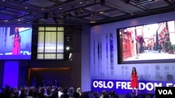 李香梅演讲时介绍新疆人权情况(美国之音许宁摄影)