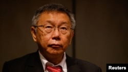 资料图片:台湾民众党总统候选人柯文哲于2023年10月24日在台湾台北接受媒体采访。(路透社)