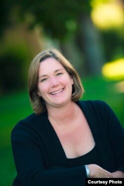 科罗拉多大学法学院教授玛丽·哈特(Mary Hart)